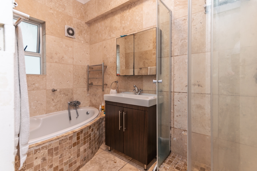 To Let 3 Bedroom Property for Rent in Green Point Western Cape